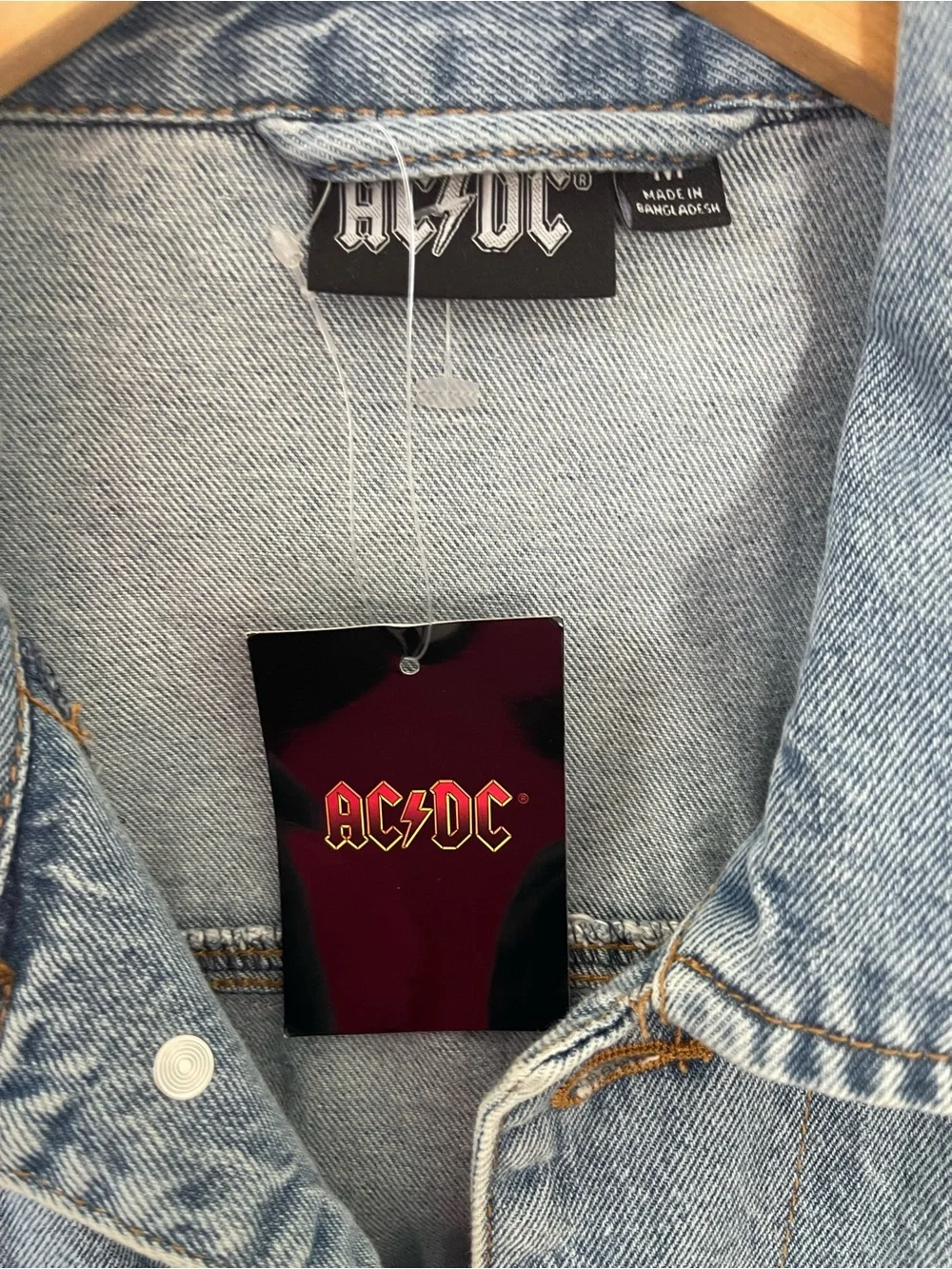 AC/DC light blue